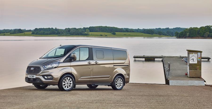  Ford Tourneo Custom 2017 года  (WW) (фото 4 из 11)